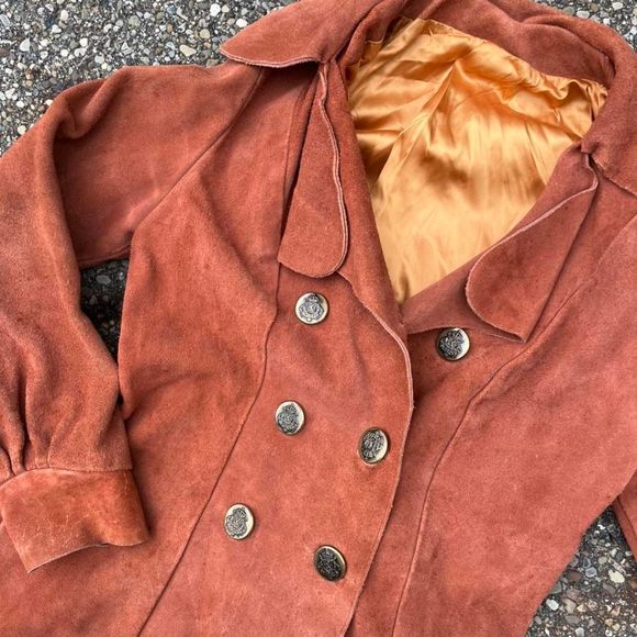 VINTAGE WOMENS SUEDE COAT - Picture 3 of 4